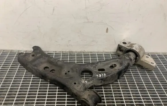 Volkswagen Golf VI Front lower control arm/wishbone