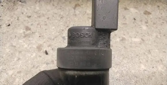 BMW 7 E65 E66 Fuel pressure sensor 0928400516 38128 01190