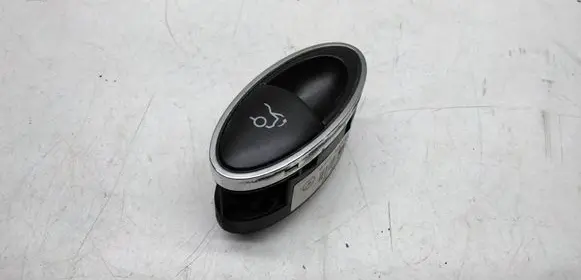 Mercedes-Benz E W211 Tailgate opening switch A2118211151