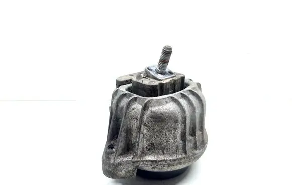 BMW 1 E81 E87 Engine mount bracket 139811