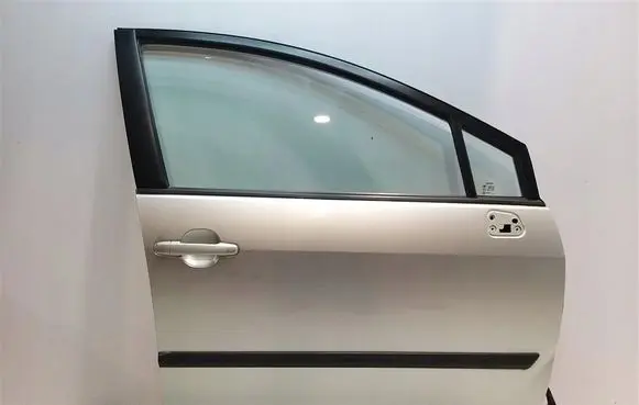 Toyota Corolla Verso E121 Front door 