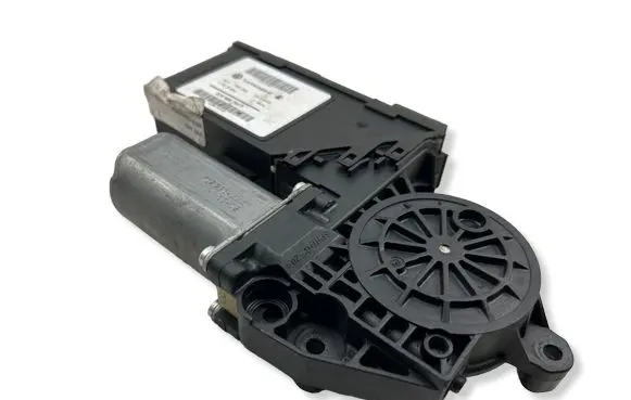 Volkswagen Touareg I Rear door window regulator motor 0130821764