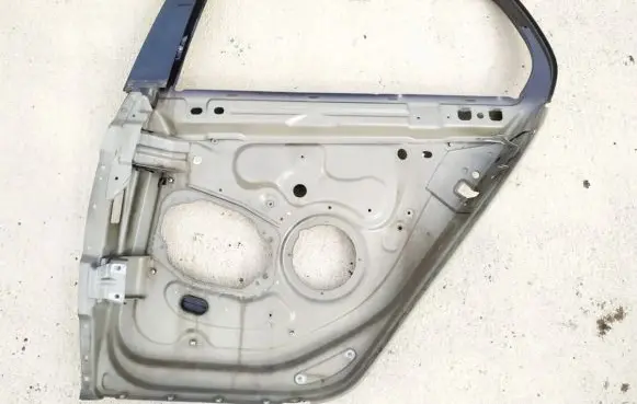 Volkswagen Golf V Rear door window/glass frame 
