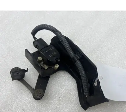 Suzuki Vitara (LY) Rear air suspension level height sensor B1024531 2F2111