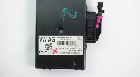 Volkswagen Touareg II Gateway control module 7P6907530P 7P6907530E