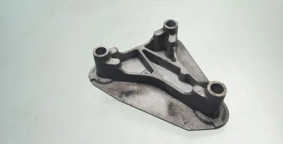 Engine mounting bracket