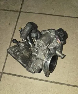 Volkswagen Golf VII Throttle valve 04L128063T A2C94859900
