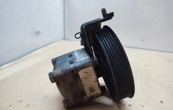 Volvo S40, V40 Power steering pump
