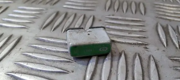 Volkswagen Golf IV Other relay 443937105A