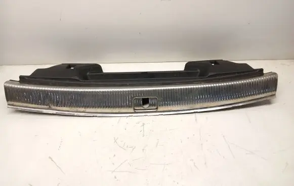 Trunk/boot sill cover protection