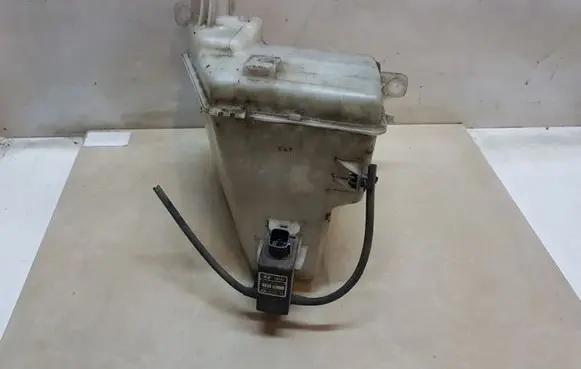 Hyundai Santa Fe Windshield washer fluid reservoir/tank 985103E000