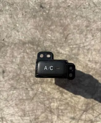 Toyota Hilux (AN10, AN20, AN30) Other switches/knobs/shifts 556180K010