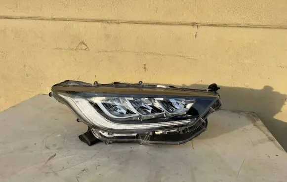 Toyota Yaris Headlight/headlamp 81110K0080