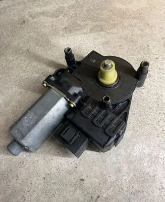 Audi A6 S6 C5 4B Front door window regulator motor 0130821774