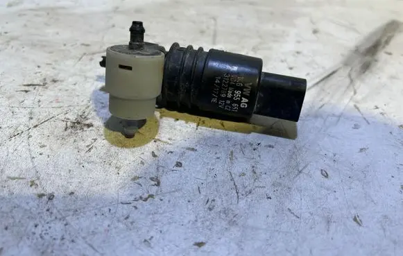 Skoda Fabia Mk2 (5J) Windscreen/windshield washer pump 1K6955651 3122789 4L177