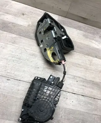 BMW 5 F10 F11 Rear door soft close latching motor A053792 7154515