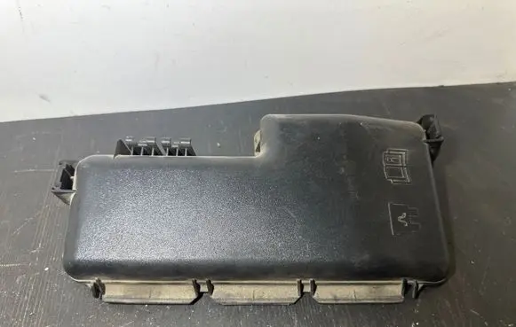 Volvo XC70 Fuse box cover 30728133