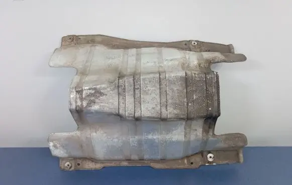 Volkswagen Phaeton Exhaust heat shield 3D0825681C