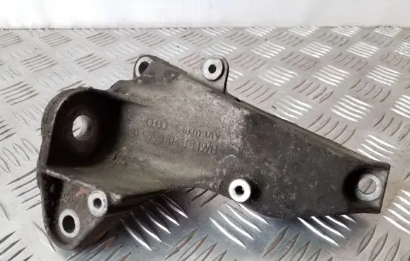 Audi A4 S4 B5 8D Gearbox mounting bracket 8D0399114T