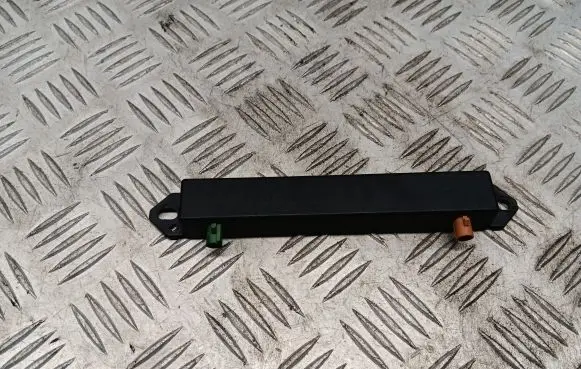 Chrysler Pacifica Aerial antenna amplifier 68306857AA