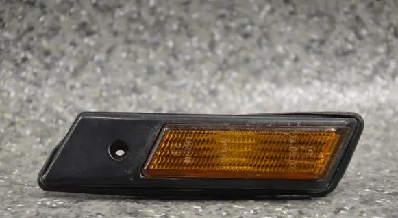 BMW 3 E36 Front fender indicator light 13780149