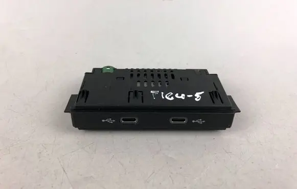 Volkswagen Tiguan USB socket connector 5NA035736
