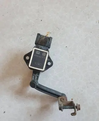 Mercedes-Benz R W251 Air suspension front height level sensor A0105427717