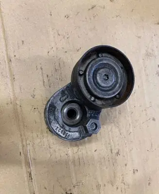 Nissan Primastar Generator/alternator belt tensioner 950622