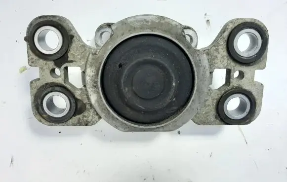 Volvo V60 Engine mount bracket