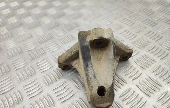 Opel Vivaro Engine mounting bracket 8200404276