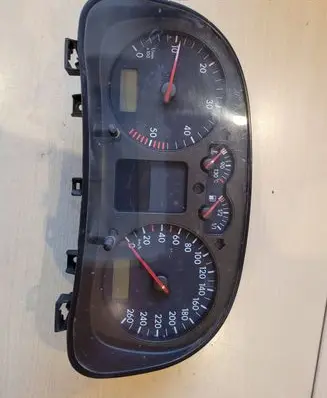 Volkswagen Golf IV Speedometer (instrument cluster) 1J0920822C