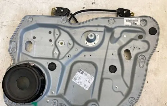 Volkswagen Touran II Front door window regulator with motor 1T1837730BD
