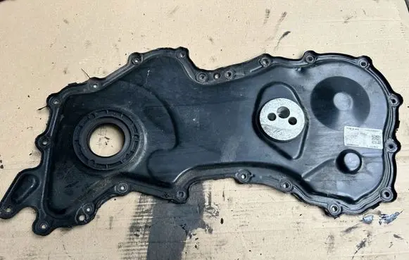Renault Trafic III (X82) Timing chain cover 135027147R
