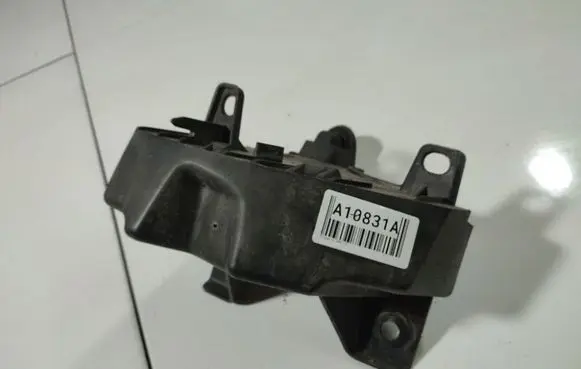 Citroen C4 I Front bumper mounting bracket