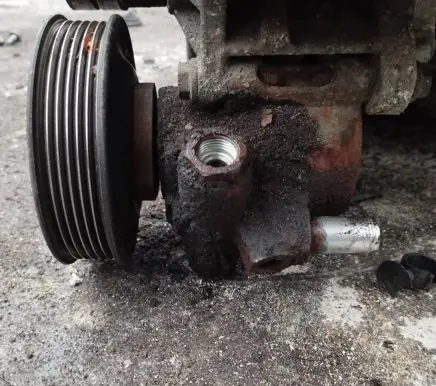 Volkswagen Golf III Power steering pump