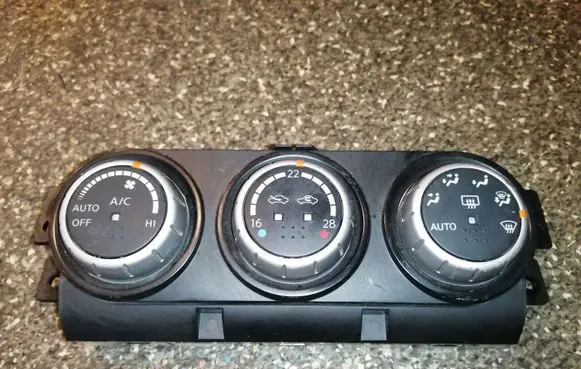 Nissan X-Trail T31 Climate control unit 275003UR0B