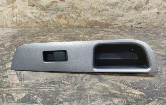 Nissan Tiida C11 Electric window control switch 82961EL11A