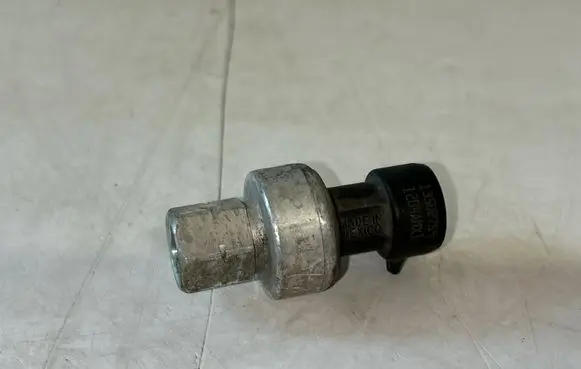 Opel Insignia A Air conditioning (A/C) pressure sensor 13502759