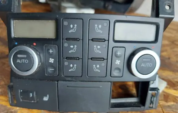 Volkswagen Touareg I Climate control unit 7L6864251