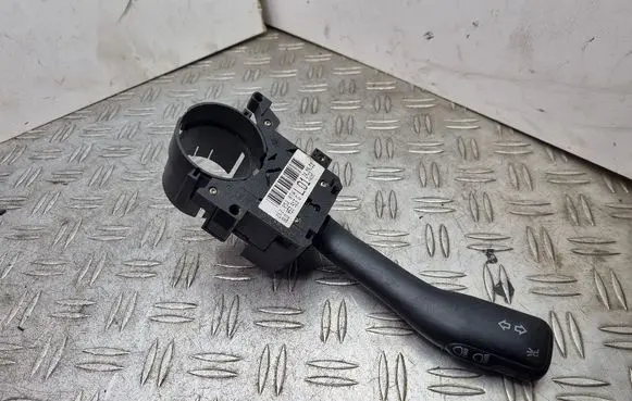 Volkswagen PASSAT B5.5 Indicator stalk 8L0953513G