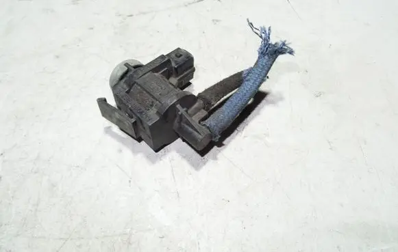 Audi A4 S4 B6 8E 8H Turbo solenoid valve 1J0906283A