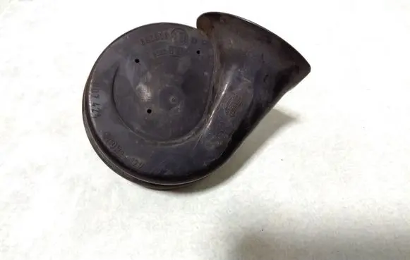 Volkswagen Touareg I Horn signal 6N0951223