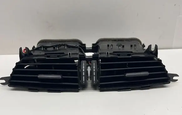 Mercedes-Benz C W204 Dash center air vent grill A2048308454