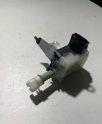 Fuel tank cap lock