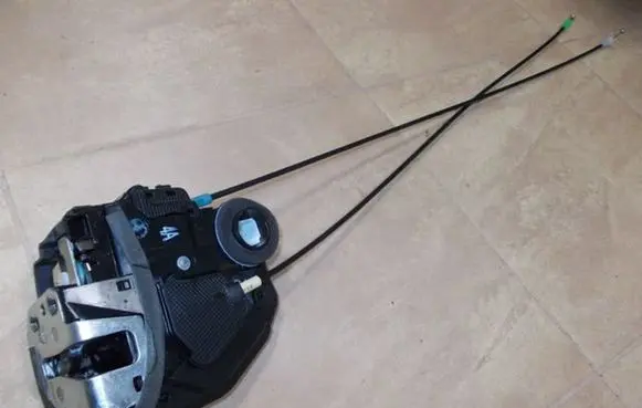 Toyota Verso Rear door lock