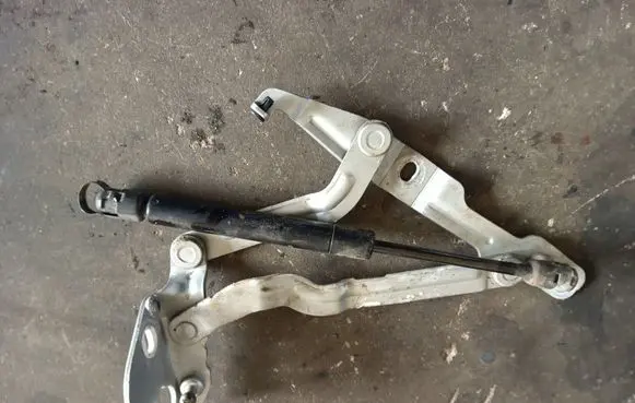 Audi A4 S4 B5 8D Tailgate/trunk/boot hinge 8d5827801c 8d5827552