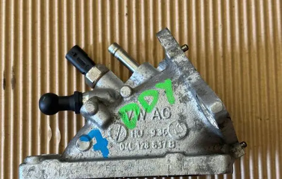 Volkswagen Golf Sportsvan Throttle valve 04L128637B
