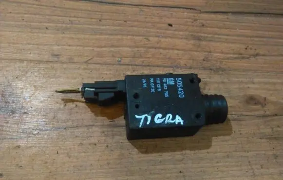 Opel Tigra A Central locking motor 90482705 505420