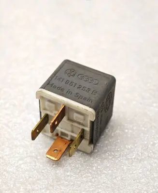 Volkswagen Golf IV Other relay 141951253B