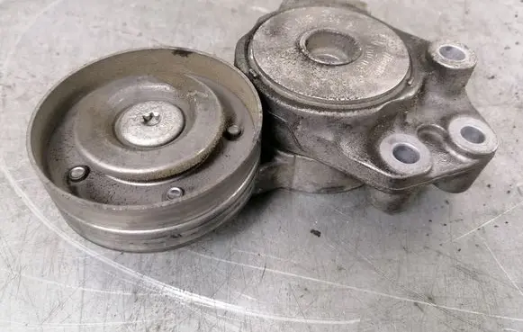 Volkswagen Golf Plus Generator/alternator belt tensioner 03C145299J